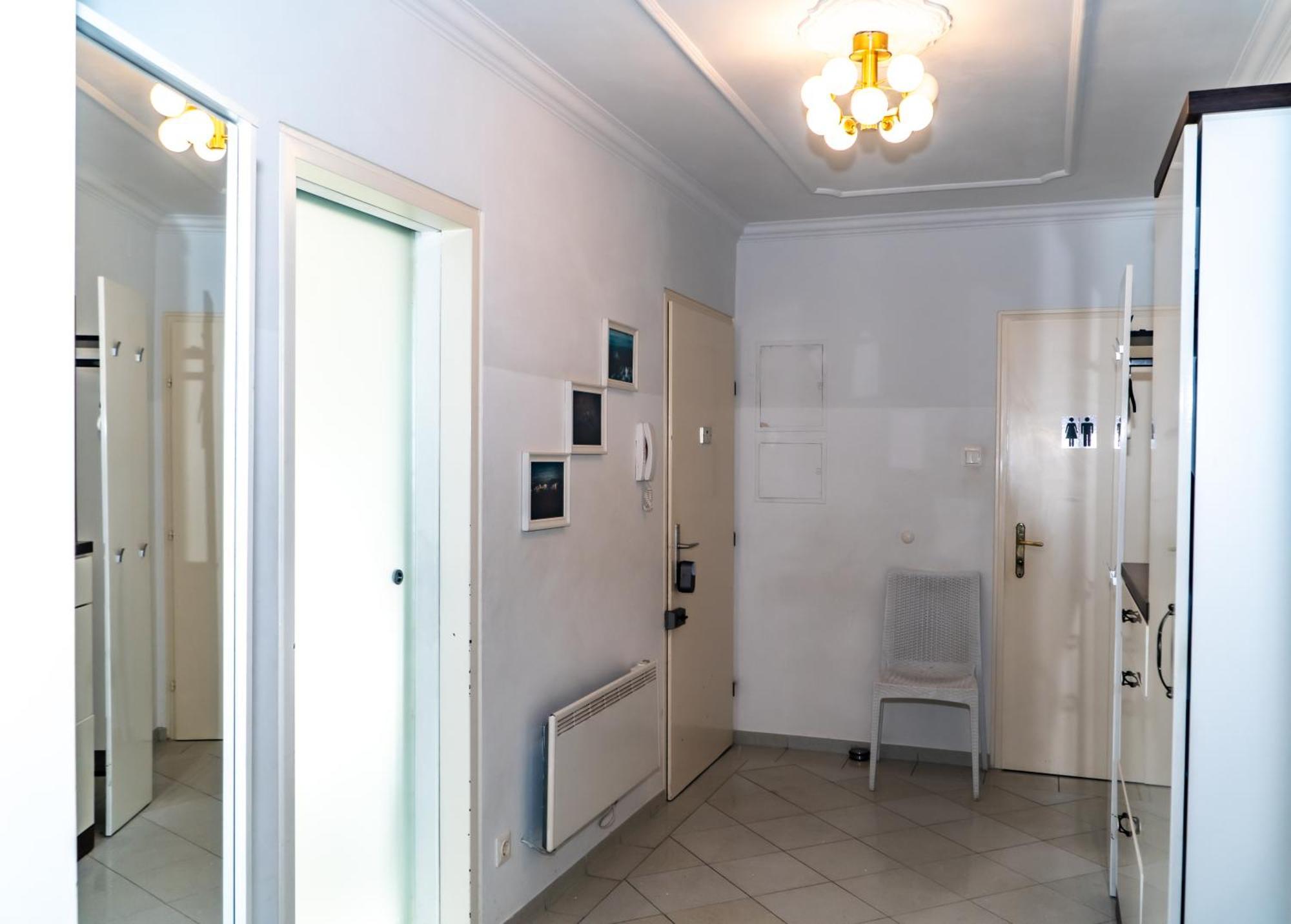 Spacious 5 Minutes To Wiener Stadthalle Apartment Wien