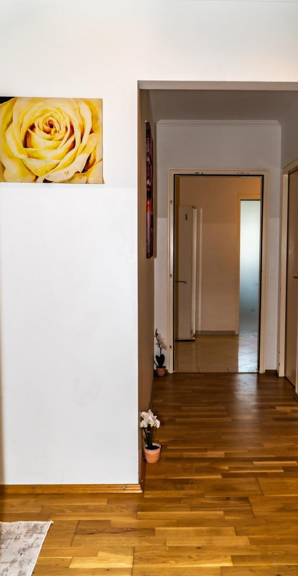 Spacious 5 Minutes To Wiener Stadthalle Apartment