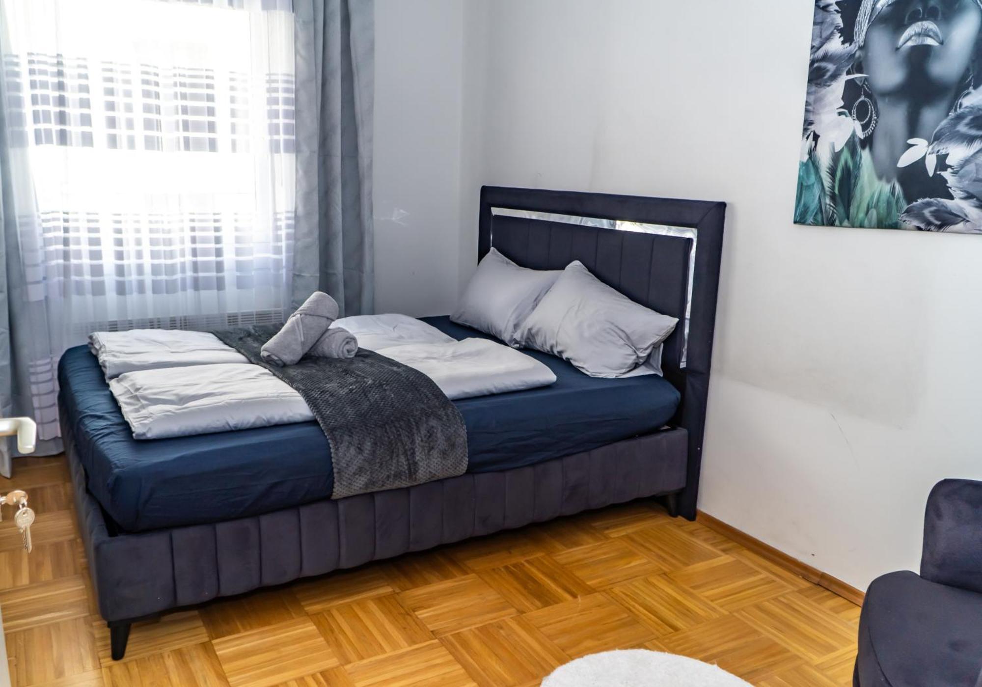 Spacious 5 Minutes To Wiener Stadthalle Apartment *
