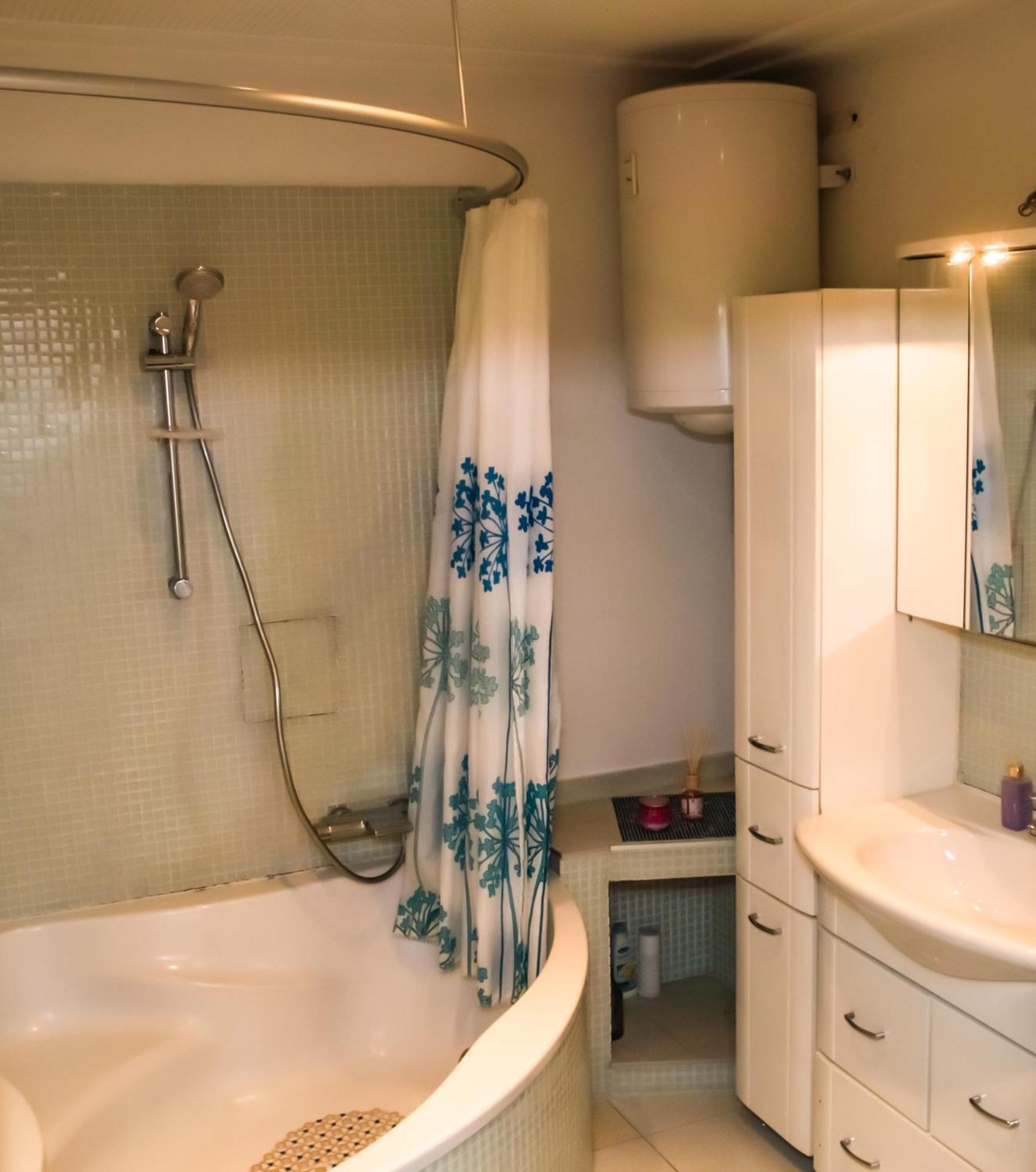 Spacious 5 Minutes To Wiener Stadthalle Apartment Wien